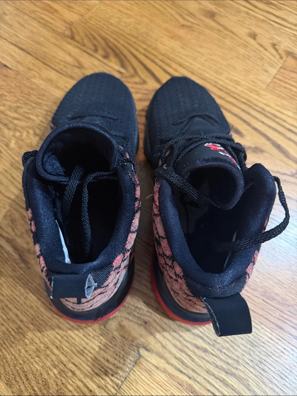 Nike Lebron 17 XVII GS 'Infrared VI' Black Red Basketball Sneakers. Size 3Y.